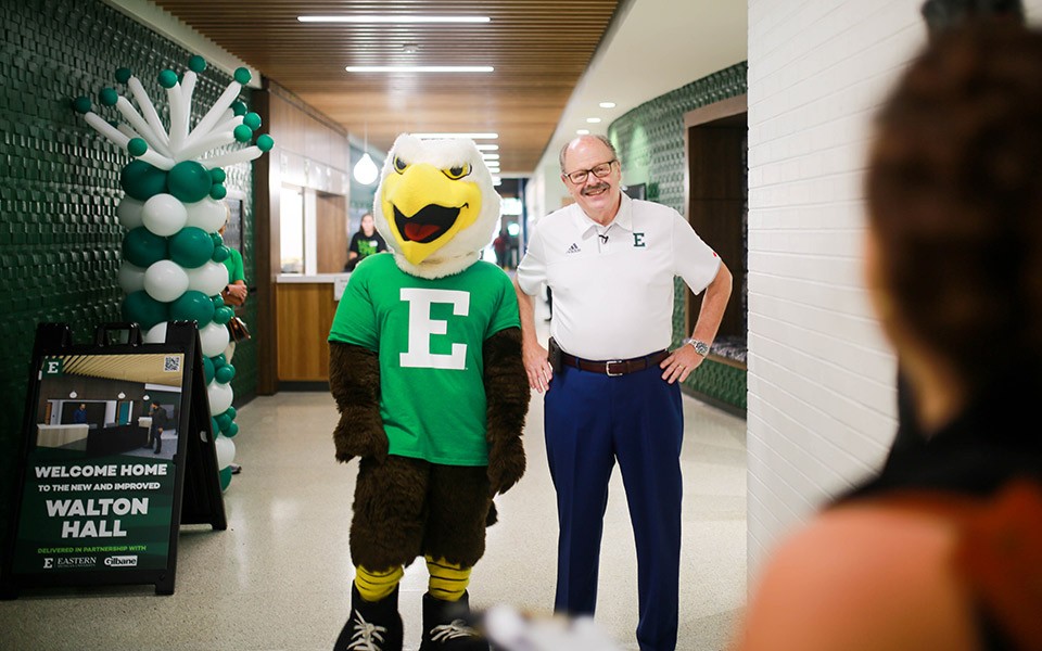 President Smith and Swoop welcome students to one of the newly-renovated residence halls.