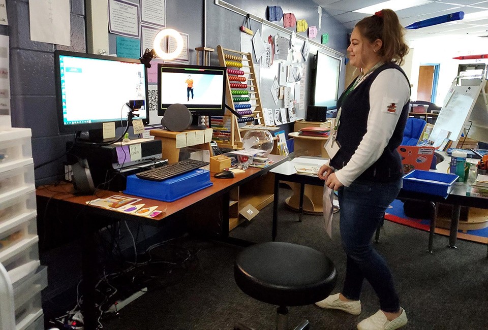 Student teacher Bethany Woolsey teaches in a virtual classroom