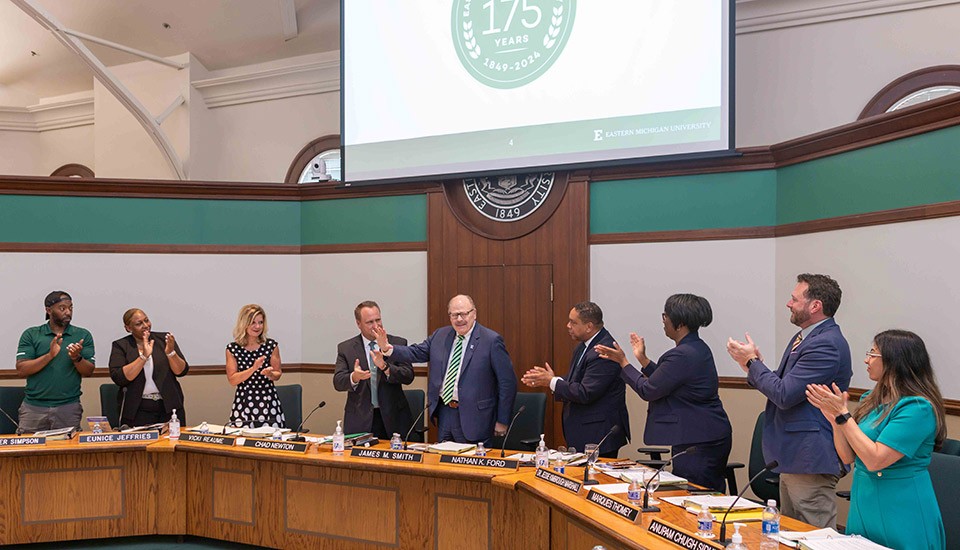 President Smith receives a standing ovation at the Board of Regents meeting